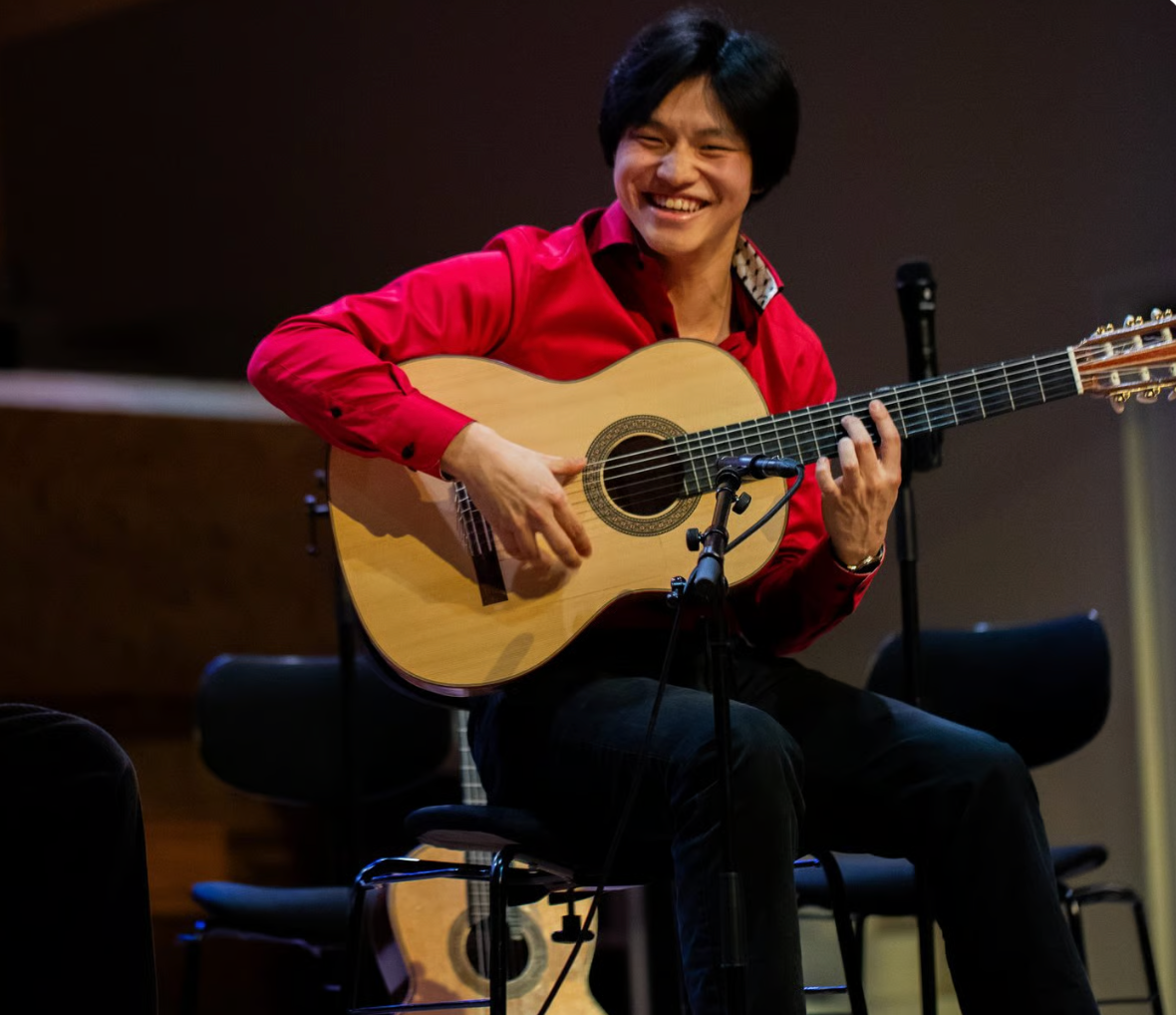 Flamenco gitarist Jun Bai de Jong